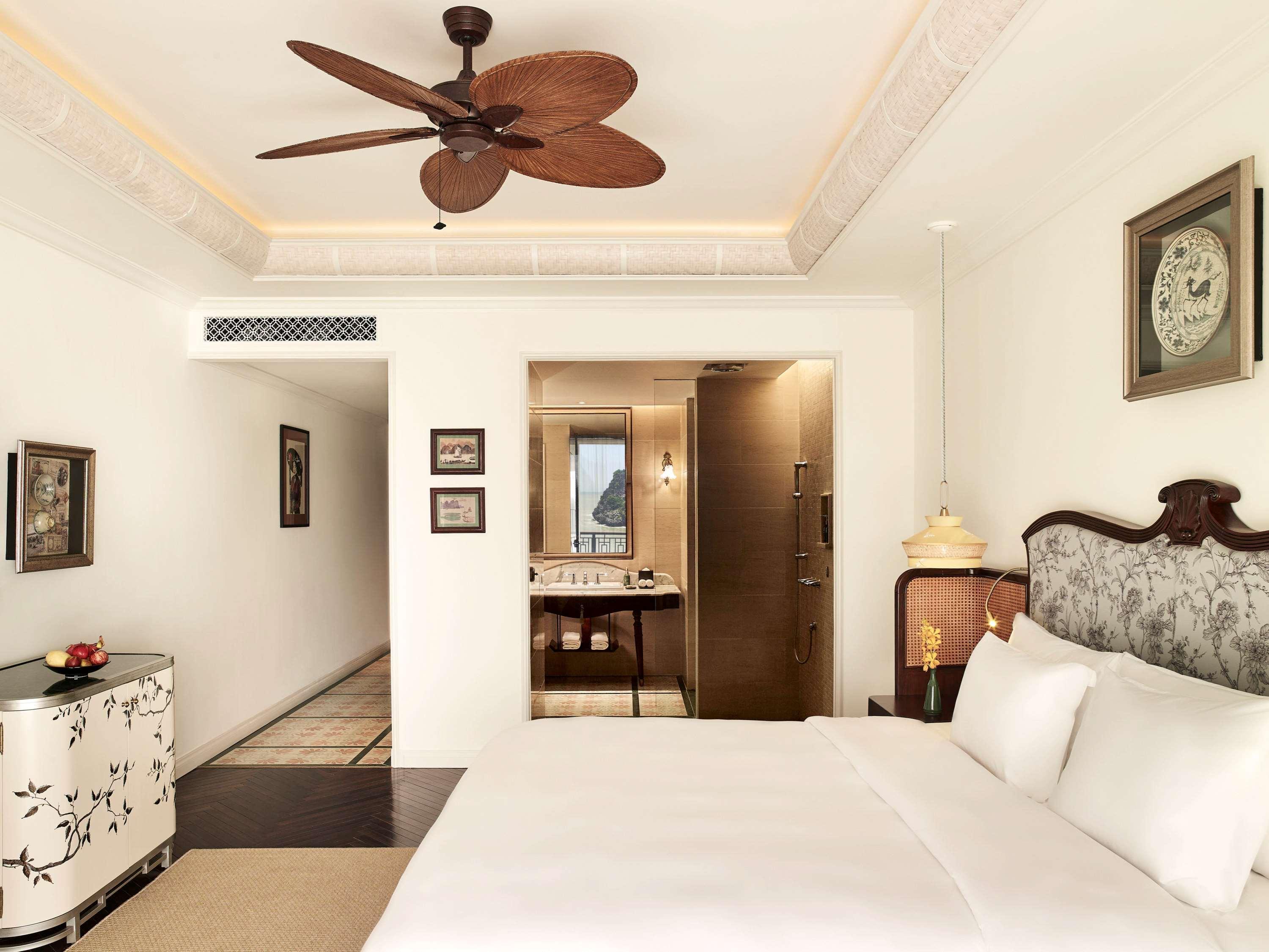 Hôtel Perle d'Orient Cat Ba - MGallery Chan Chau Exterior foto A room at the Taj Bengal