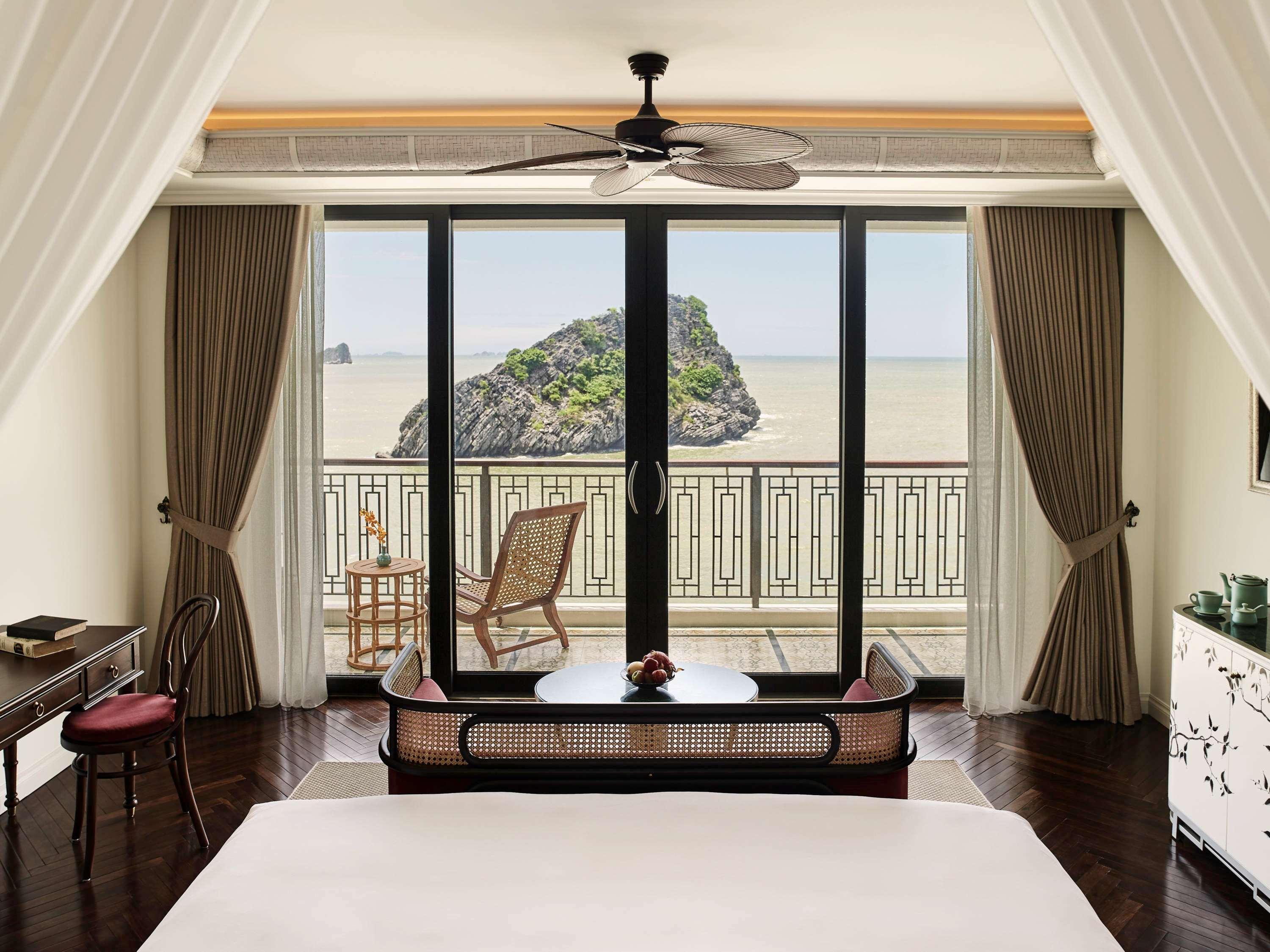 Hôtel Perle d'Orient Cat Ba - MGallery Chan Chau Exterior foto A bedroom at the resort